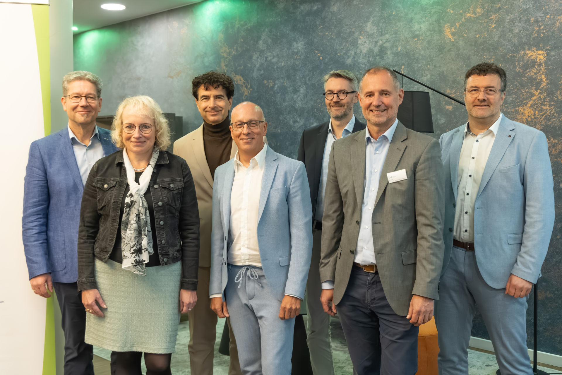 Der Vorstand der LAG WfbM Hessen. Von links nach rechts: Thomas Schmitter, Andrea Röth, Dr. Torsten Neubacher, Christoph Hille, Thomas Bauer, Christian Dreiss, und Sascha Schüßler. 
© Sven Langer