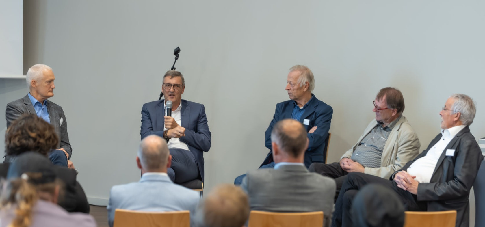 von links nach rechts: Wolfgang Rhein, Martin Berg, Magnus Schneider, Gerald Reißmann, Albrecht Fritz
© Sven Langer von links nach rechts: Wolfgang Rhein, Martin Berg, Magnus Schneider, Gerald Reißmann, Albrecht Fritz
© Sven Langer