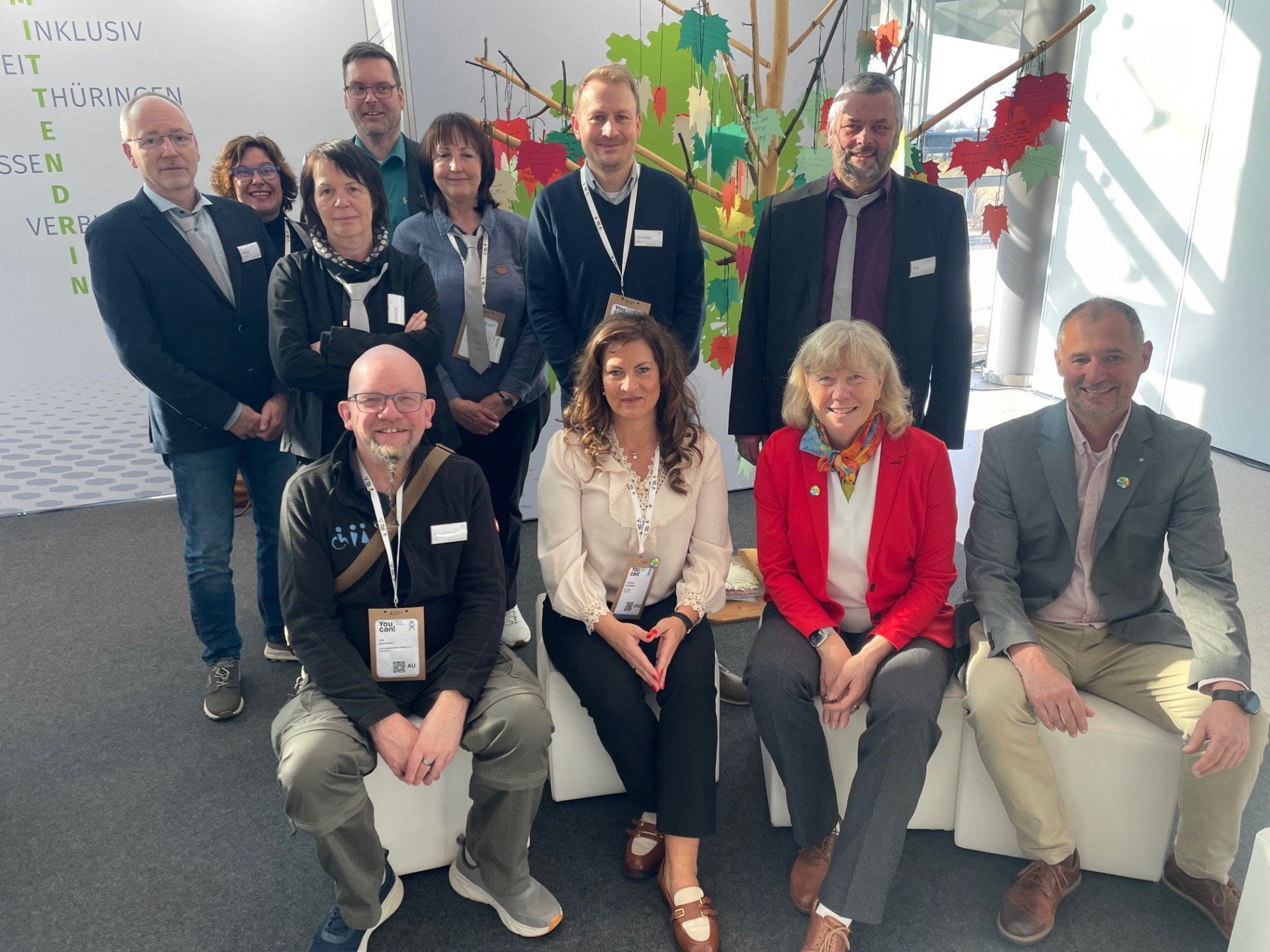 Mittendrin am Gemeinschaftsstand der LAGen: Uwe Nussbaum, Christiane Eck-Meißner, Andrea Stratmann, Christian Dreiss (vorne), Jörn-Steffen Köhler, Anna Egli, Bettina Schmidt, Jörg Heyer, Katrin Welke, Florian Hummel und Oliver Pick (hintere Reihe) 
&copy; LAG WfbM Hessen