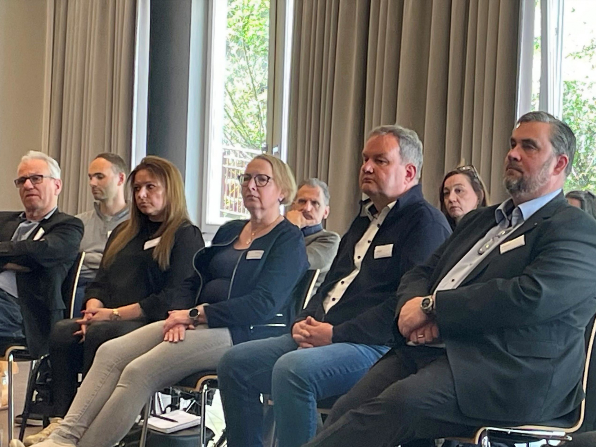 Gäste des LWV bei der Träger-Leitungen Tagung: Jürgen Melchior, Sabrina Pflüger, Corinna Zahn, Thomas Lange und Alexander Heppe (v.l.n.r.) 
&copy; LAG WfbM Hessen