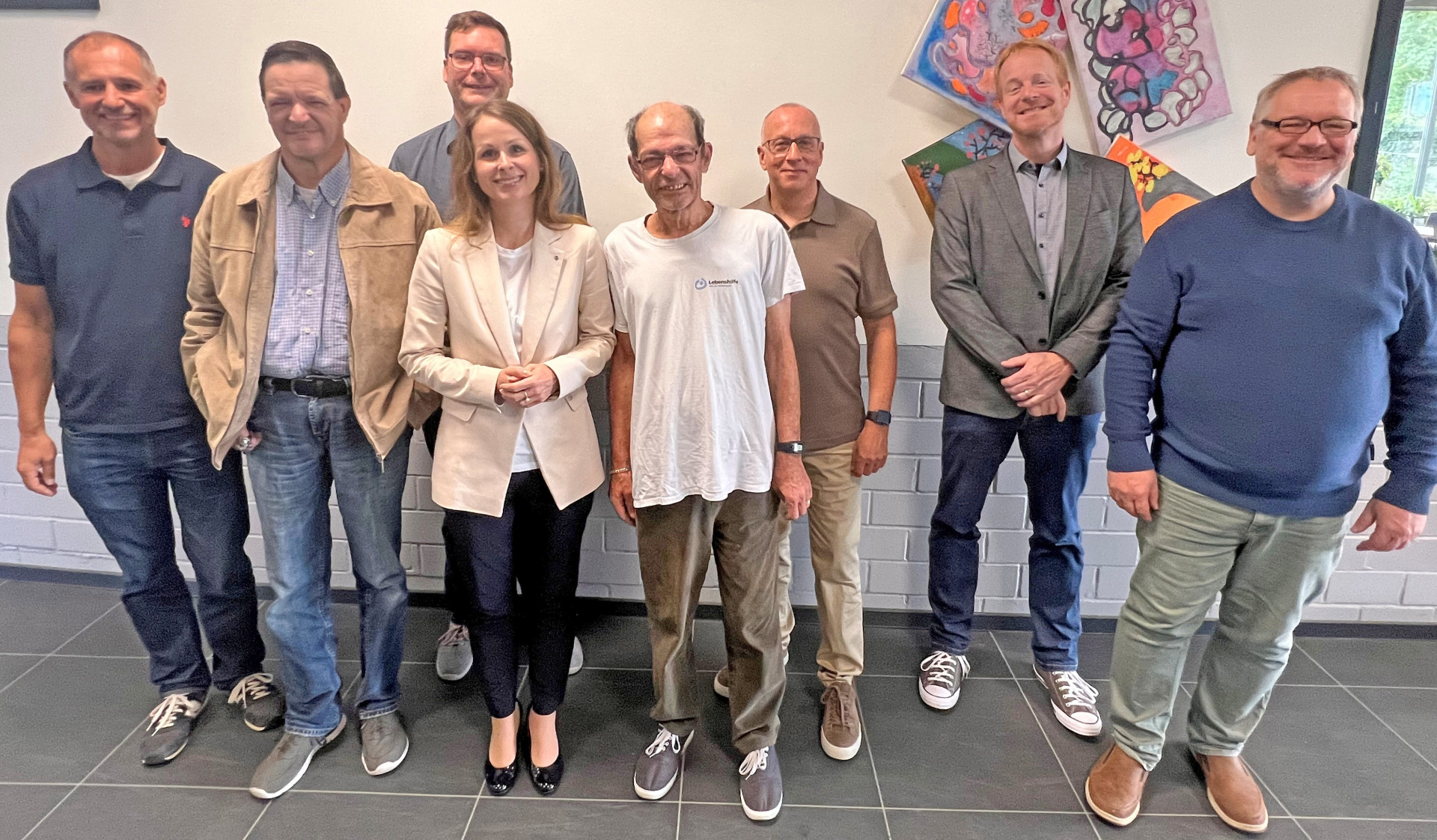Von links nach rechts: Christian Dreiss, stellv. Vorsitzender LAG WfbM, Christof Baumer, Vorsitzender Werkstattrat LHWW, Jörg Heyer, Geschäftsstellenleiter LAG WfbM, Kerstin Adolf-Wright, Geschäftsführerin BAG WfbM, Harald Friedrich, 2. Vorsitzender Werkstattrat LHWW, Christoph Hille, Vorsitzender LAG WfbM, Sebastian Ziegler, Vorstand Arbeit LHWW, Martin Schneider-Ufkes, Fachleitung Arbeit LHWW
© Markus Becker, LHWW Von links nach rechts: Christian Dreiss, stellv. Vorsitzender LAG WfbM, Christof Baumer, Vorsitzender Werkstattrat LHWW, Jörg Heyer, Geschäftsstellenleiter LAG WfbM, Kerstin Adolf-Wright, Geschäftsführerin BAG WfbM, Harald Friedrich, 2. Vorsitzender Werkstattrat LHWW, Christoph Hille, Vorsitzender LAG WfbM, Sebastian Ziegler, Vorstand Arbeit LHWW, Martin Schneider-Ufkes, Fachleitung Arbeit LHWW
© Markus Becker, LHWW